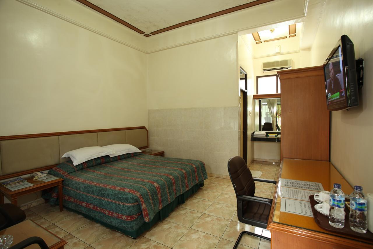 Langensari Hotel Cirebon Exterior photo